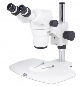 Stereo mikroskopas su didinimu nuo 7,5 iki 50 kartų ir 113 mm darbiniu atstumu 