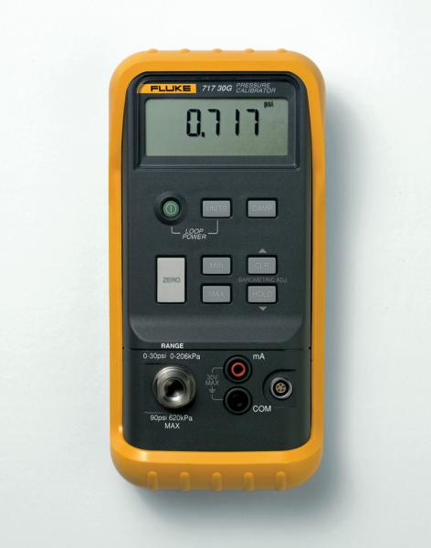 Slėgio matuoklių kalibratorius su vidiniu jutikliu iki 207 bar 