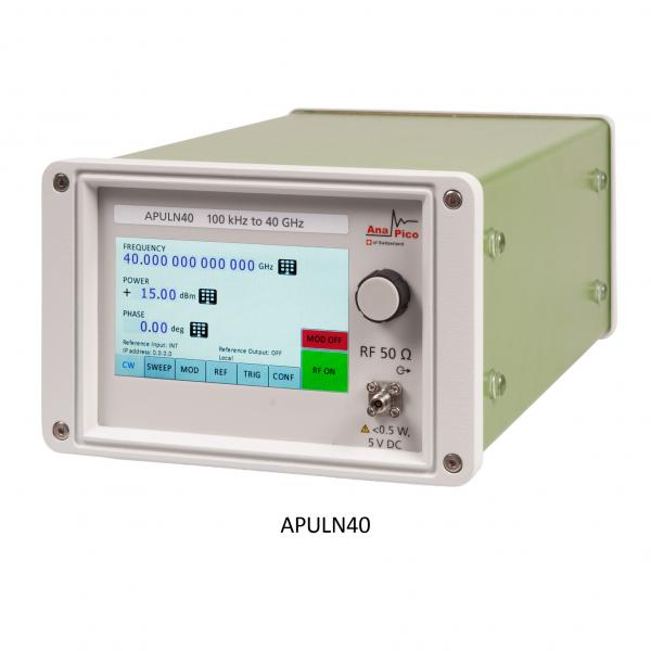 µB signalų nuo 100 kHz iki 26 GHz mažatriukšmis generatorius su etaloninio dažnio šaltiniu (OCXO), amplitudine AM, dažnine FM, fazine PM, impulsine, Chirp ir impulsų voros moduliacijomis bei USB ir LAN sąsajomis 